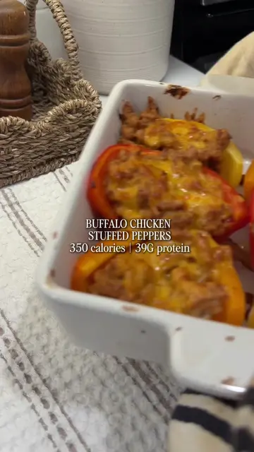 High-Protein Buffalo Chicken Stuffed Peppers 🌶️🤤 An easy high-protein dinner p