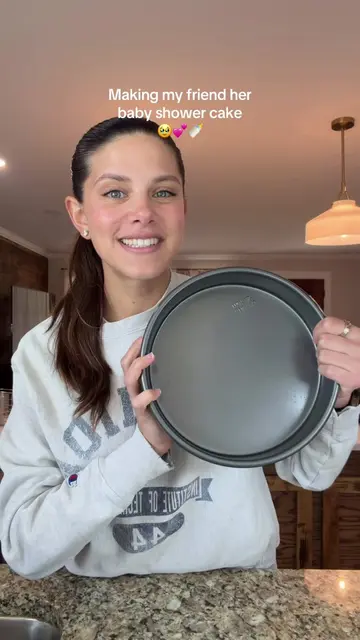 Let’s bake a homemade butter pecan cake together 💕🍼🥣 This cake came perfect !