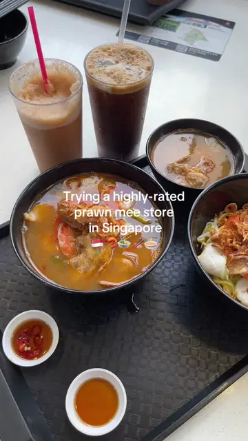 PRAWN MEE 🦐  Ingredients here are super fresh, with sweet prawns and a savoury,