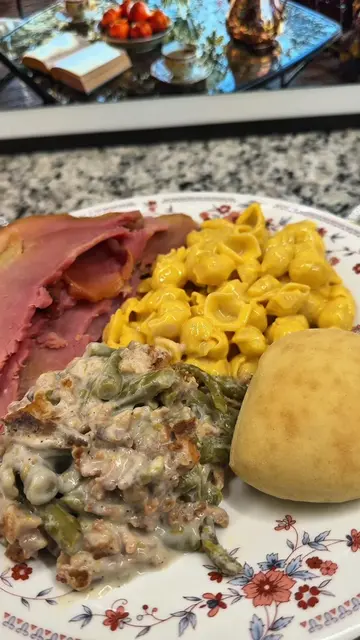 craving a mini thanksgiving dinner in august 🤎🍂 who decided we have to wait un