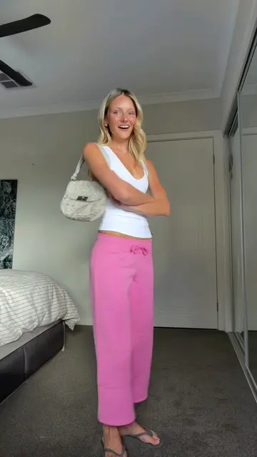 THE PINK CAPRIS 🥹 use GEORGIA20 for dissy xx @supre 