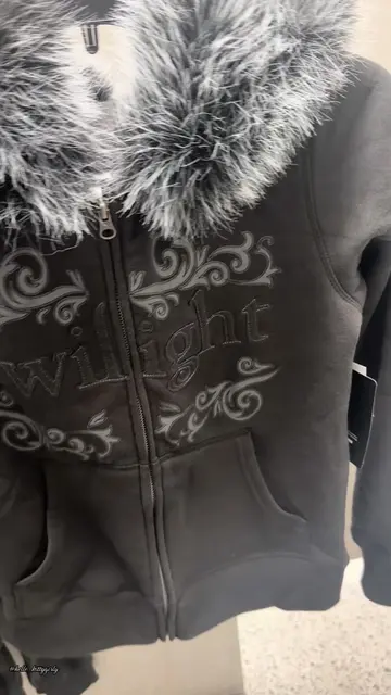 Rossss!!!! Your kidding me twilight fur hoodie 🖤✨🕸️🧛she’s a beauty retail $18