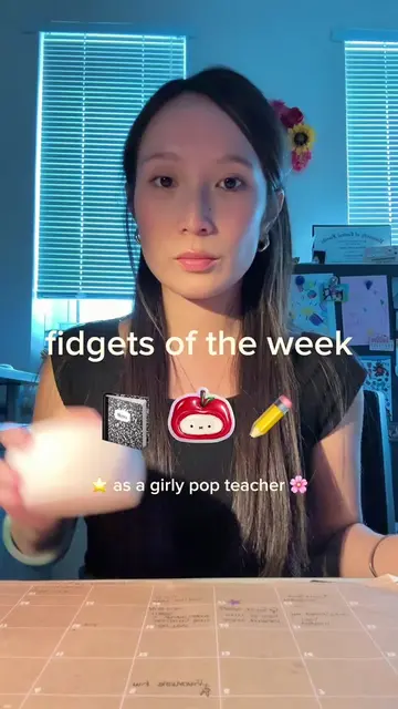 fidgets of the week as a teacher! 📓🍎✏️🌸 i only use these during my breaks and
