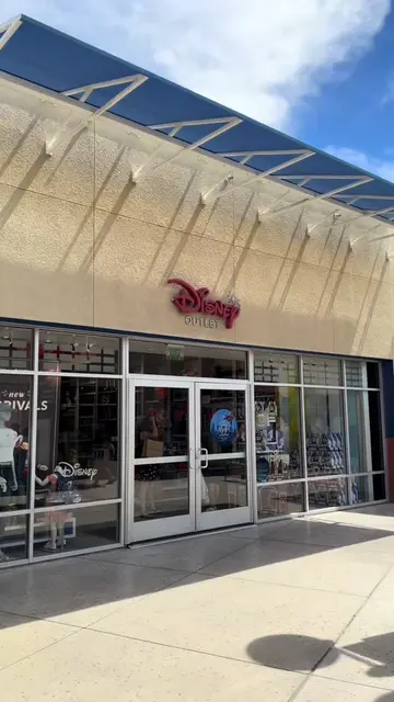 Did you guys know there’s a Disney outlet in Vegas?#thingstodoinvegas #thingstod