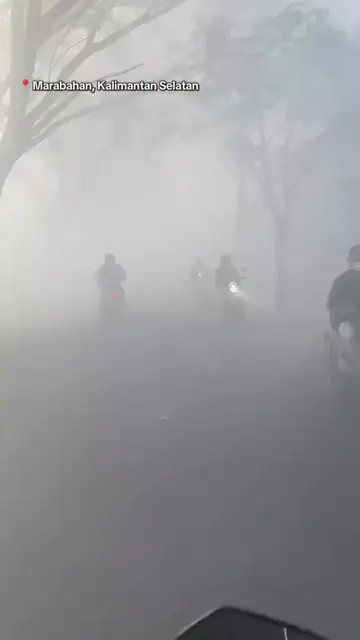 Seperti inilah situasi jalan di Marabahan, Kalimantan Selatan. Para pengendara h