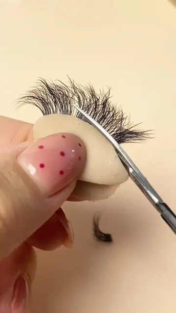 ✨ Lash model DIY practice 👀🛠️ Different lash shapes, different techniques 💕 C