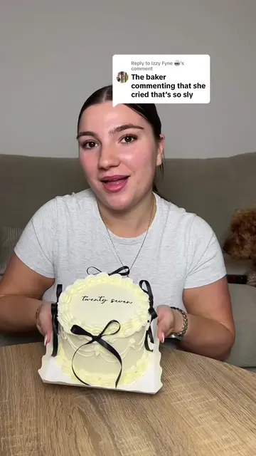 Replying to @Izzy Fyne 🪩 she cried so hard that she made me a new one 💋🧁 @Bak