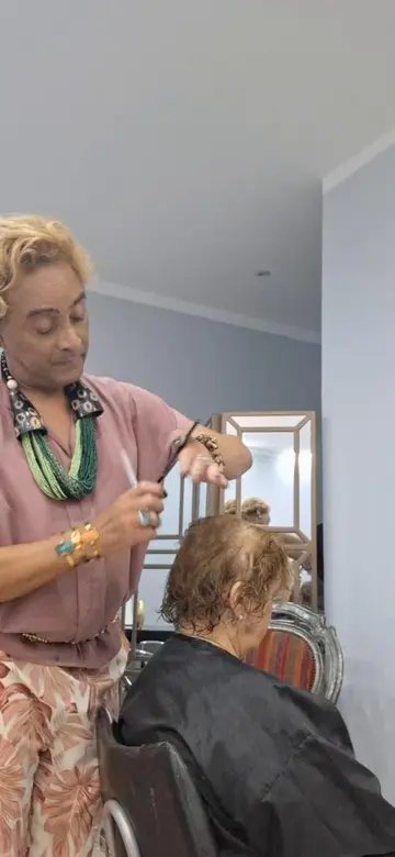 And then It was time to welcome this lovely client for a fresh new hair colour. 