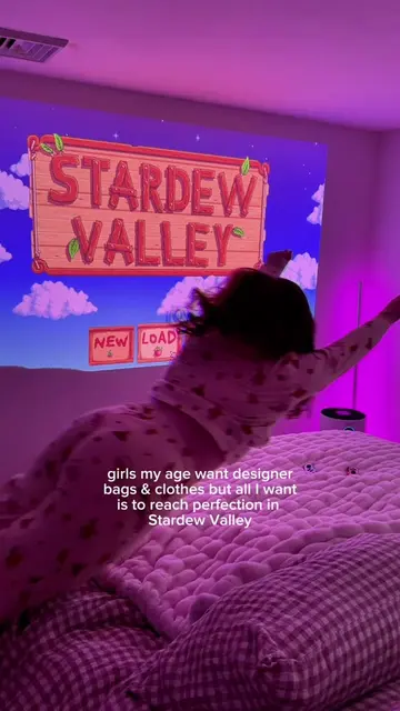 Different priorities 🙂‍↔️🎮 I’m getting the Stardew Valley itch again !! 🫶🏻 b