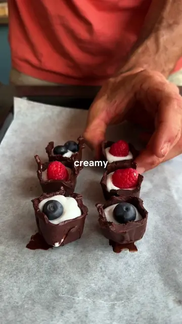 RECIPE BELOW 👇 These little chocolate cube bites are so easy to make and a grea