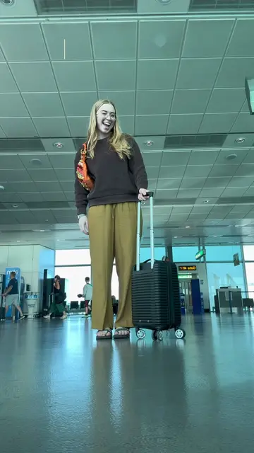 if you’re looking for a personal item on a budget airline, this is my new favori