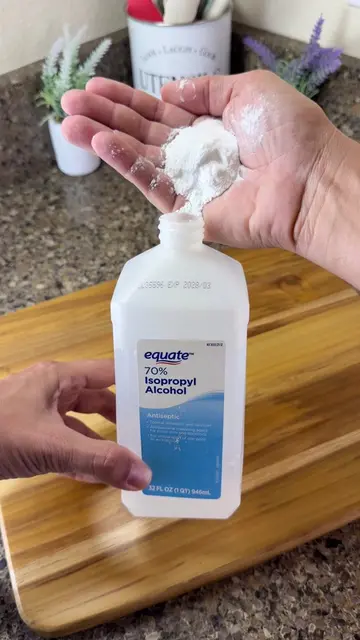 I poured baking soda into alcohol… then this happened! #cleaning #KitchenHacks #