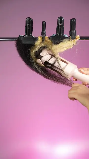No matter how bad the hair day gets, we won’t let it turn into a knotty mess. #T