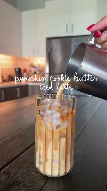 pumpkin cookie butter iced latte🍂✨☕️ * 1/2 tbsp pumpkin sauce * 1/2 tbsp melted