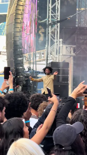PRADABAGSHAWTY AT FIRST CLASS FEST #pradabagshawty #bensuarezfr 