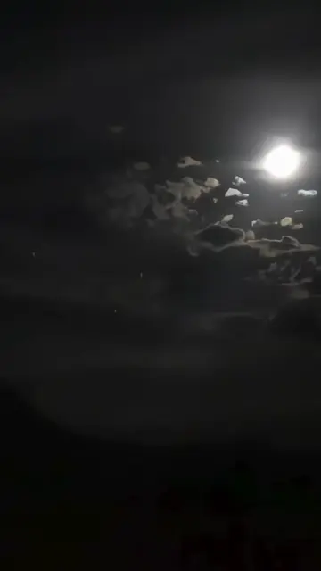 This viral UFO footage from KJSmooth appears to show several strange red lights 