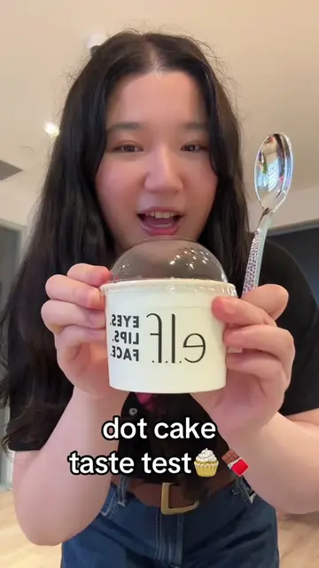 trying my first Dot Cake🙂‍↕️🍰🧁🍫💋 at an elf event hehe it’s so chocolate and