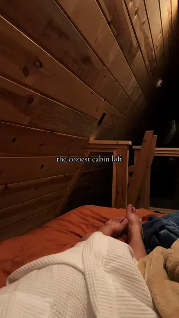 The coziest cabin loft tucked away in the Wisconsin Northwoods 🌲🤎 There’s some