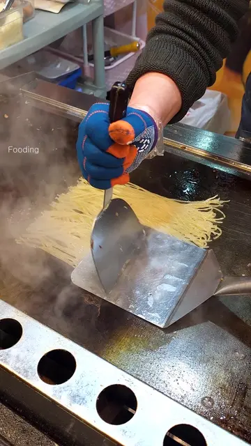 신기한 속초 중앙시장 냉면구이 - Korean Street Food   Price - 8000Won // USD 5.5   🗺️  471-4 