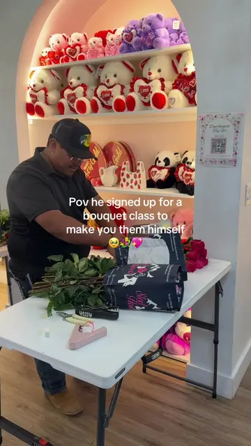 POV he joined a bouquet workshop to make you bouquets himself 🥹💐 The cutest th