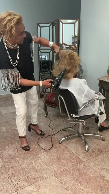 Starting my Saturday with a very dear client.  Absolutely stunning. So chic. A b