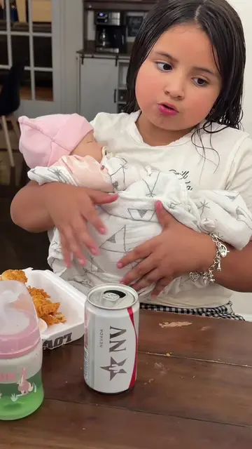 We multi task as moms we must have our Crunchy canes also 😋 is Nati a great mom
