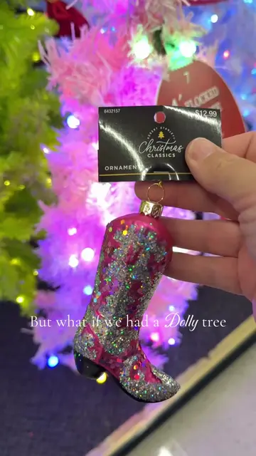 A tree for Dolly #dollyparton #dolly #dollywood #christmas 