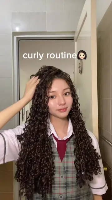 Just giving my curls a little extra love lately 🫶🏻 #curlyhairroutine 
