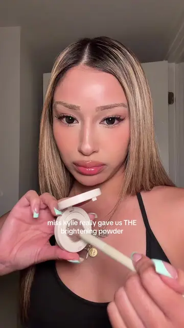 never skipping this step ever #makeuphacks #brighteningpowder #beautytips #kylie