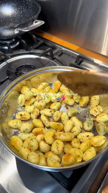 Some perfect weeknight back to university student meal inspooooo☀️ gnocchi is so