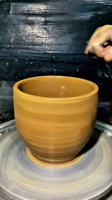 Satisfying Pottery Art & Craft The sound and precision of this thread cut  Pure 