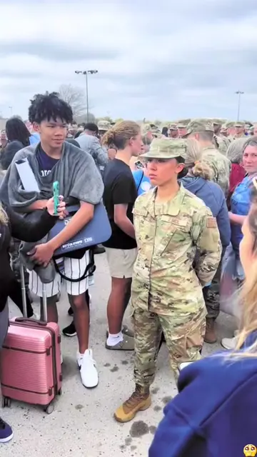 Soldiers coming home.family reunion#usaus #respect #reunion #familythings #famil