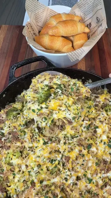 Cheesy Ground Beef Broccoli Rice Skillet is an easy one pan meal that can be on 