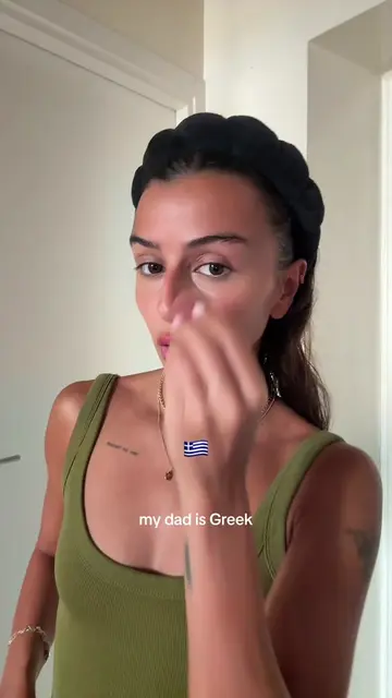 🇨🇦🇪🇸🇬🇷🇮🇹  Anyone else starts a sentence in one language and ends it with