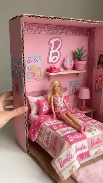 The pink barbie cardboard diy doll house/room.. #usa🇺🇸 #dollhouse #schoolproje