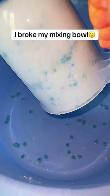 Turned these damp crumbles into a purple laundry paste😍 broke my mixing bowl in
