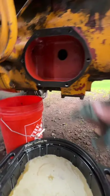 In part three of changing the hydraulic fluid in a 1967 International 2504 indus