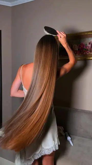 Brushing my fresh silky hair🪄🙈 #hairqueen