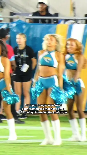 ballerina girl in between @Ari :) & @Ali Rene’ 💗 🤣😭😅  tried my hardest #nflc