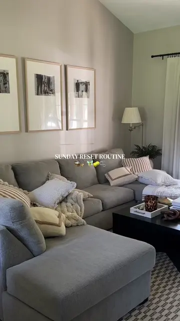 Sunday reset!!! Sometimes cleaning this house feels like a 9 to 5 🤪🤪 let’s get