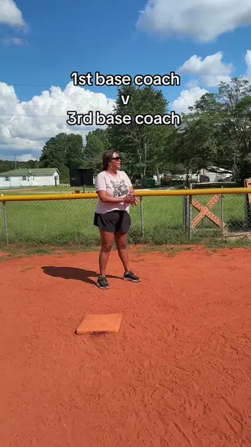 3rd base coaches be wilding 🙃🤣 #10usoftball #softballmom #softballcoach #baseb