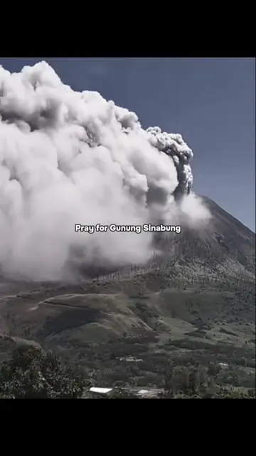 Gunung Sinabung di Tanah Karo, Sumut kembali erupsi Senin, 31 Agustus 2026 #gunu
