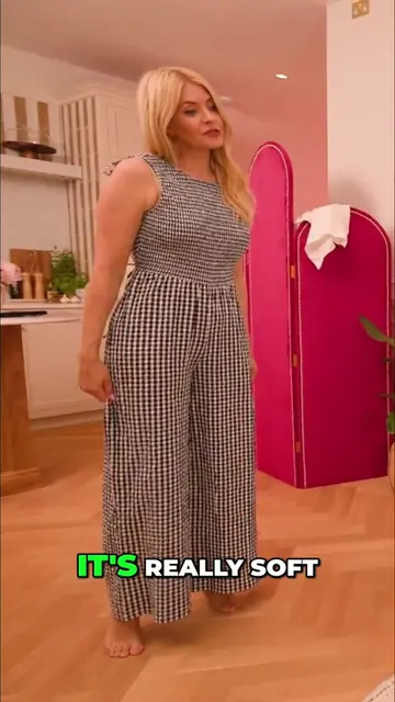 Jumpsuit Sizing Secret_ Go BIG for the Perfect Fit!#HollyWilloughby #HollyWillou