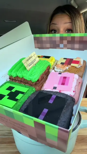 REVIEWING THIS WEEK’S CRUMBL COOKIES 08/30 - 9/5! 🍪 MINECRAFT EDITION! 🌳⚔️🧱🌼