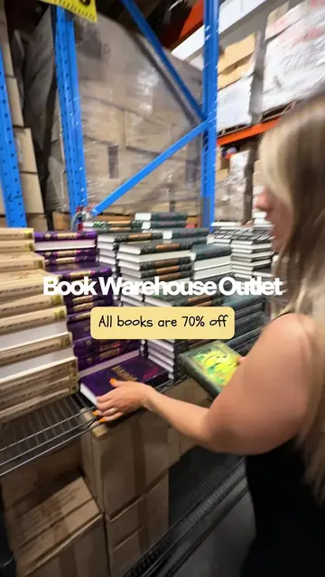 10/10 vibes from @bookwarehouseoutlet . Such a fun day with @courtneyretort . #T