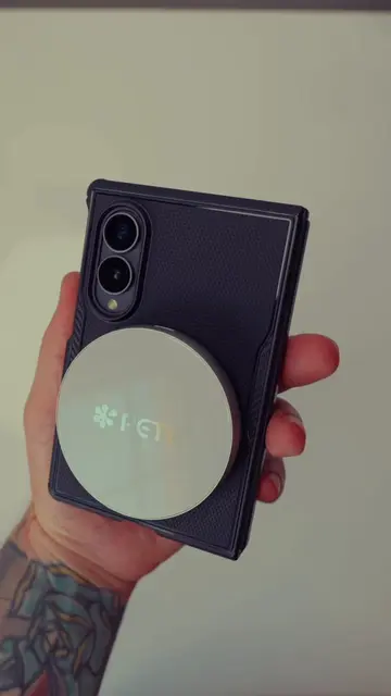 The z fold 8 is great but I fear no one thought about wireless charging 😂