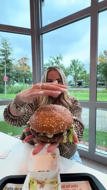Anzeige | @McDonald‘s Deutschland  Ich wusste, dass der Der M Bacon groß ist. Ic