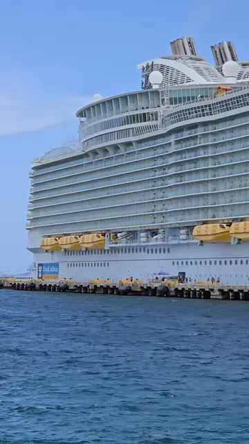 Symphony of the Seas in Costa Maya 8/25 Follow me for more cruise content and al