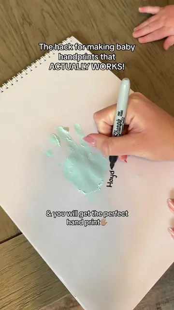 Save this baby handprint tutorial for your next keepsake or DIY craft!🎨🖐🏽 #Ba