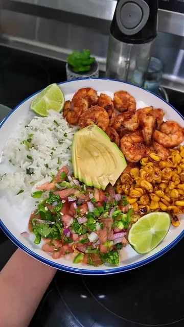 🍤🥑🍚 Mexican Shrimp Bowl 🤤🔥 Today I made an easy and delicious Mexican Shrim